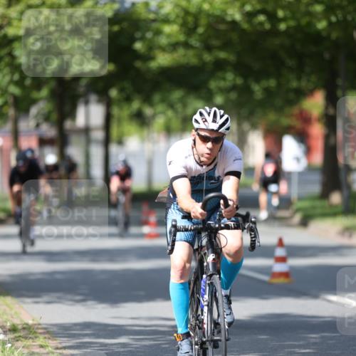 10.08.2025 - GEWOBA Citytriathlon Bremen Yannick Fuchs http://msf.ph/oto/8548703 10.08.2025 12:14:53 Radfahren 551, 627, 632, 635, 657, 736, 826, 857, 895, 897, 1020 meine-sportfotos.de