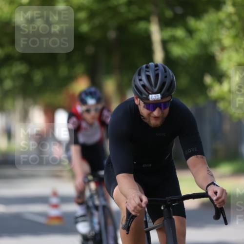 10.08.2025 - GEWOBA Citytriathlon Bremen Yannick Fuchs http://msf.ph/oto/8548719 10.08.2025 12:14:56 Radfahren 551, 627, 635, 657, 736, 753, 826, 857, 895, 897, 959, 1020 meine-sportfotos.de