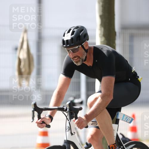 10.08.2025 - GEWOBA Citytriathlon Bremen Yannick Fuchs http://msf.ph/oto/8548732 10.08.2025 13:17:05 Radfahren 602, 720, 802, 870, 921 meine-sportfotos.de