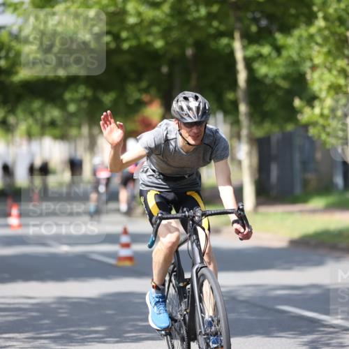 10.08.2025 - GEWOBA Citytriathlon Bremen Yannick Fuchs http://msf.ph/oto/8548737 10.08.2025 12:14:59 Radfahren 551, 564, 627, 635, 657, 753, 826, 852, 857, 895, 897, 959, 1011, 1020 meine-sportfotos.de