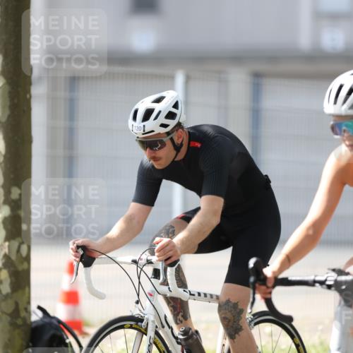 10.08.2025 - GEWOBA Citytriathlon Bremen Yannick Fuchs http://msf.ph/oto/8548753 10.08.2025 13:17:12 Radfahren 602, 720, 802, 870, 910, 921 meine-sportfotos.de