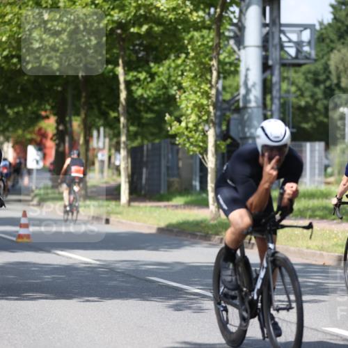10.08.2025 - GEWOBA Citytriathlon Bremen Yannick Fuchs http://msf.ph/oto/8548757 10.08.2025 12:15:06 Radfahren 551, 564, 627, 657, 753, 826, 852, 857, 876, 897, 947, 959, 1011, 1020 meine-sportfotos.de