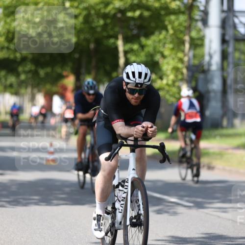 10.08.2025 - GEWOBA Citytriathlon Bremen Yannick Fuchs http://msf.ph/oto/8548762 10.08.2025 12:15:07 Radfahren 551, 564, 627, 753, 826, 852, 857, 876, 897, 947, 959, 1011, 1020 meine-sportfotos.de