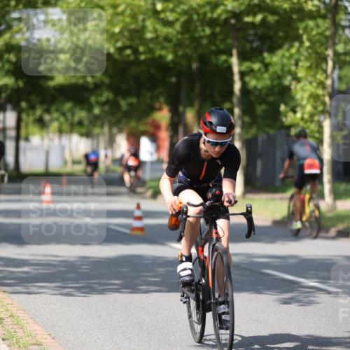 10.08.2025 - GEWOBA Citytriathlon Bremen Yannick Fuchs http://msf.ph/oto/8548772 10.08.2025 12:15:08 Radfahren 551, 564, 591, 627, 753, 826, 852, 876, 897, 947, 959, 1011, 1020 meine-sportfotos.de