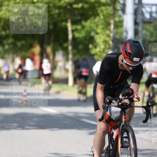 10.08.2025 - GEWOBA Citytriathlon Bremen Yannick Fuchs http://msf.ph/oto/8548776 10.08.2025 12:15:08 Radfahren 551, 564, 591, 627, 753, 826, 852, 876, 897, 947, 959, 1011, 1020 meine-sportfotos.de