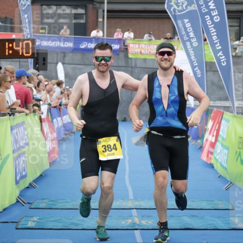 10.08.2025 - GEWOBA Citytriathlon Bremen H.Heesch http://msf.ph/oto/8548777 10.08.2025 11:35:22 Ziel 379, 384 meine-sportfotos.de
