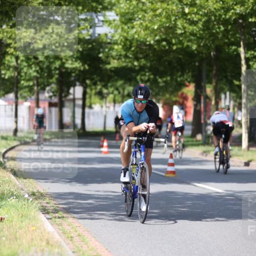 10.08.2025 - GEWOBA Citytriathlon Bremen Yannick Fuchs http://msf.ph/oto/8548781 10.08.2025 12:15:09 Radfahren 551, 564, 591, 627, 753, 826, 852, 876, 947, 959, 1011, 1020 meine-sportfotos.de
