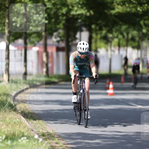 10.08.2025 - GEWOBA Citytriathlon Bremen Yannick Fuchs http://msf.ph/oto/8548799 10.08.2025 12:15:11 Radfahren 564, 591, 753, 826, 852, 876, 947, 959, 1011, 1020 meine-sportfotos.de