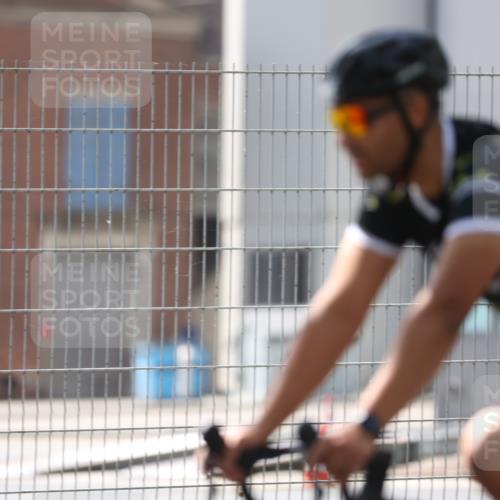10.08.2025 - GEWOBA Citytriathlon Bremen Yannick Fuchs http://msf.ph/oto/8548807 10.08.2025 13:17:32 Radfahren 567, 825, 853, 1018 meine-sportfotos.de