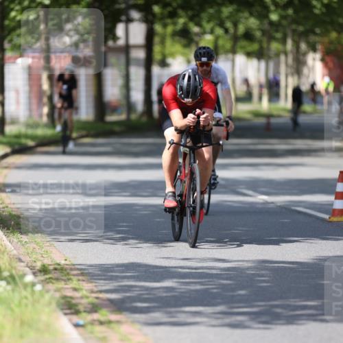 10.08.2025 - GEWOBA Citytriathlon Bremen Yannick Fuchs http://msf.ph/oto/8548816 10.08.2025 12:15:16 Radfahren 564, 591, 643, 753, 852, 876, 947, 959, 1011 meine-sportfotos.de