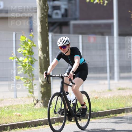 10.08.2025 - GEWOBA Citytriathlon Bremen Yannick Fuchs http://msf.ph/oto/8548818 10.08.2025 13:17:35 Radfahren 567, 825, 853, 1018 meine-sportfotos.de