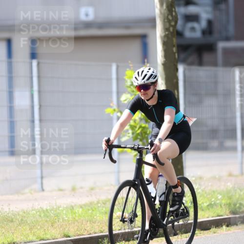 10.08.2025 - GEWOBA Citytriathlon Bremen Yannick Fuchs http://msf.ph/oto/8548821 10.08.2025 13:17:36 Radfahren 567, 825, 853, 1018 meine-sportfotos.de