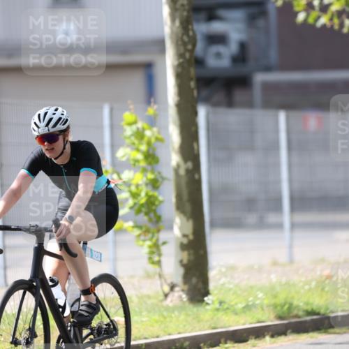 10.08.2025 - GEWOBA Citytriathlon Bremen Yannick Fuchs http://msf.ph/oto/8548823 10.08.2025 13:17:36 Radfahren 567, 825, 853, 1018 meine-sportfotos.de