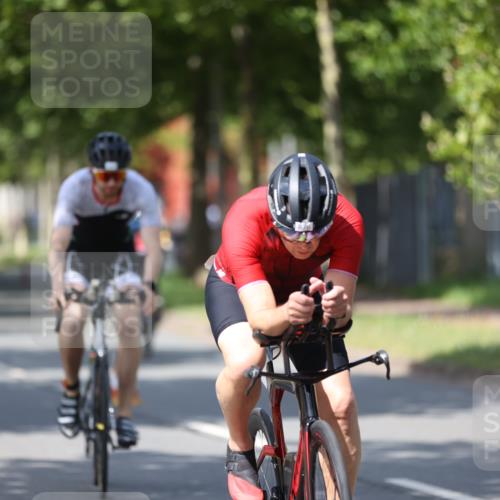 10.08.2025 - GEWOBA Citytriathlon Bremen Yannick Fuchs http://msf.ph/oto/8548827 10.08.2025 12:15:17 Radfahren 564, 591, 643, 753, 852, 858, 876, 947, 959, 1011 meine-sportfotos.de