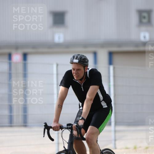 10.08.2025 - GEWOBA Citytriathlon Bremen Yannick Fuchs http://msf.ph/oto/8548835 10.08.2025 13:17:38 Radfahren 567, 825, 853, 1018 meine-sportfotos.de