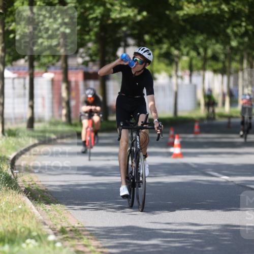 10.08.2025 - GEWOBA Citytriathlon Bremen Yannick Fuchs http://msf.ph/oto/8548839 10.08.2025 12:15:20 Radfahren 564, 591, 643, 753, 834, 852, 858, 876, 947, 959, 1011 meine-sportfotos.de