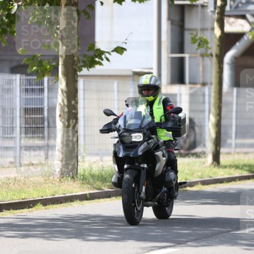 10.08.2025 - GEWOBA Citytriathlon Bremen Yannick Fuchs http://msf.ph/oto/8548840 10.08.2025 13:17:39 Radfahren 567, 825, 853, 1018 meine-sportfotos.de