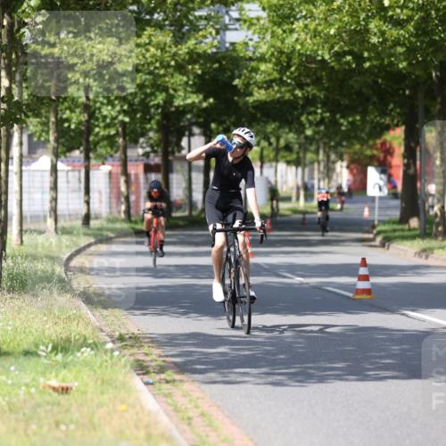 10.08.2025 - GEWOBA Citytriathlon Bremen Yannick Fuchs http://msf.ph/oto/8548844 10.08.2025 12:15:20 Radfahren 564, 591, 643, 753, 834, 852, 858, 876, 947, 959, 1011 meine-sportfotos.de