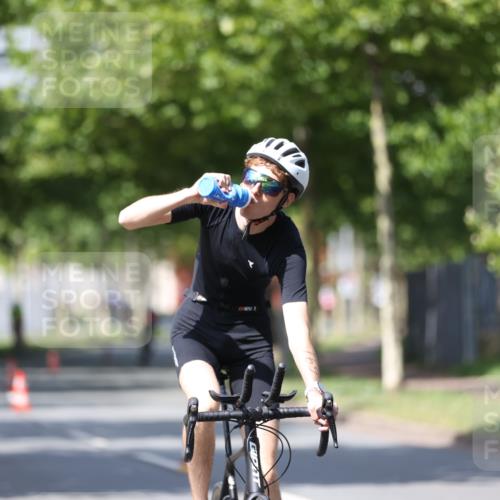 10.08.2025 - GEWOBA Citytriathlon Bremen Yannick Fuchs http://msf.ph/oto/8548850 10.08.2025 12:15:22 Radfahren 564, 591, 643, 834, 852, 858, 876, 947, 1011 meine-sportfotos.de