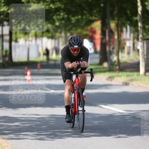 10.08.2025 - GEWOBA Citytriathlon Bremen Yannick Fuchs http://msf.ph/oto/8548859 10.08.2025 12:15:23 Radfahren 564, 591, 643, 834, 852, 858, 876, 947 meine-sportfotos.de