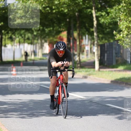 10.08.2025 - GEWOBA Citytriathlon Bremen Yannick Fuchs http://msf.ph/oto/8548860 10.08.2025 12:15:23 Radfahren 564, 591, 643, 834, 852, 858, 876, 947 meine-sportfotos.de