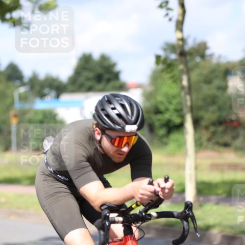 10.08.2025 - GEWOBA Citytriathlon Bremen Yannick Fuchs http://msf.ph/oto/8548874 10.08.2025 12:15:24 Radfahren 564, 591, 643, 834, 852, 858, 876, 947 meine-sportfotos.de