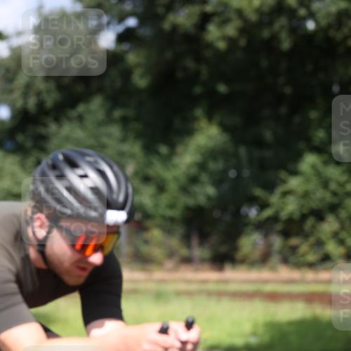 10.08.2025 - GEWOBA Citytriathlon Bremen Yannick Fuchs http://msf.ph/oto/8548875 10.08.2025 12:15:24 Radfahren 564, 591, 643, 834, 852, 858, 876, 947 meine-sportfotos.de