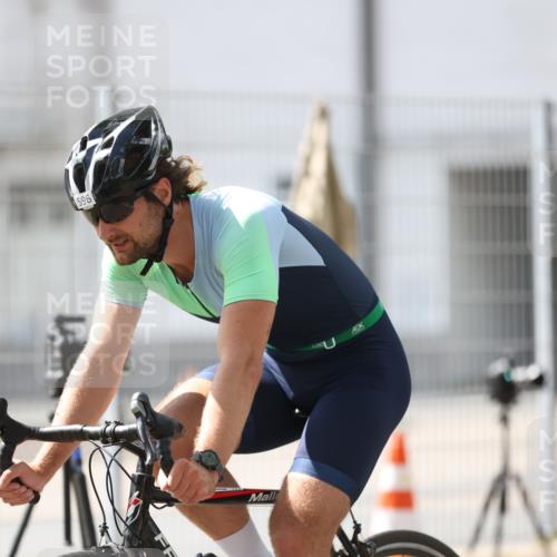 10.08.2025 - GEWOBA Citytriathlon Bremen Yannick Fuchs http://msf.ph/oto/8548885 10.08.2025 13:18:29 Radfahren 596, 934 meine-sportfotos.de