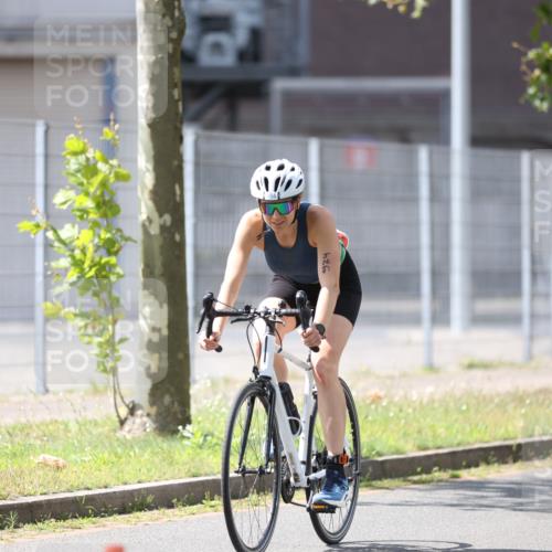 10.08.2025 - GEWOBA Citytriathlon Bremen Yannick Fuchs http://msf.ph/oto/8548902 10.08.2025 13:18:40 Radfahren 596, 934 meine-sportfotos.de