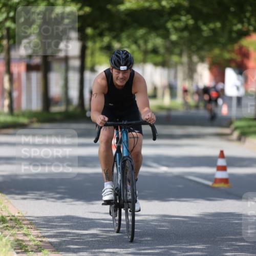 10.08.2025 - GEWOBA Citytriathlon Bremen Yannick Fuchs http://msf.ph/oto/8548922 10.08.2025 12:15:39 Radfahren 626, 641, 682, 834, 836, 839, 840, 858, 1016 meine-sportfotos.de