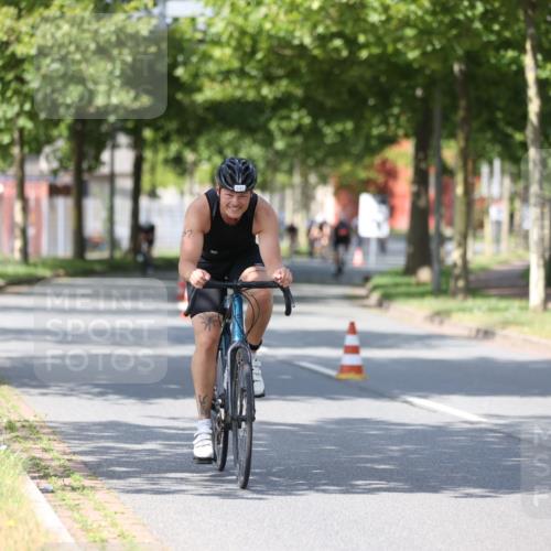 10.08.2025 - GEWOBA Citytriathlon Bremen Yannick Fuchs http://msf.ph/oto/8548925 10.08.2025 12:15:39 Radfahren 626, 641, 682, 834, 836, 839, 840, 858, 1016 meine-sportfotos.de