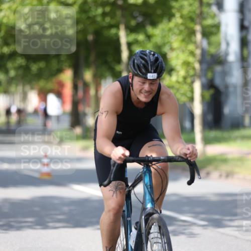 10.08.2025 - GEWOBA Citytriathlon Bremen Yannick Fuchs http://msf.ph/oto/8548929 10.08.2025 12:15:40 Radfahren 626, 641, 682, 834, 836, 839, 840, 858, 1016 meine-sportfotos.de