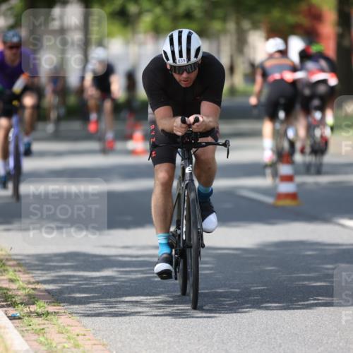 10.08.2025 - GEWOBA Citytriathlon Bremen Yannick Fuchs http://msf.ph/oto/8548938 10.08.2025 12:15:45 Radfahren 600, 626, 641, 682, 715, 836, 839, 840, 859, 891, 1016, 1022 meine-sportfotos.de