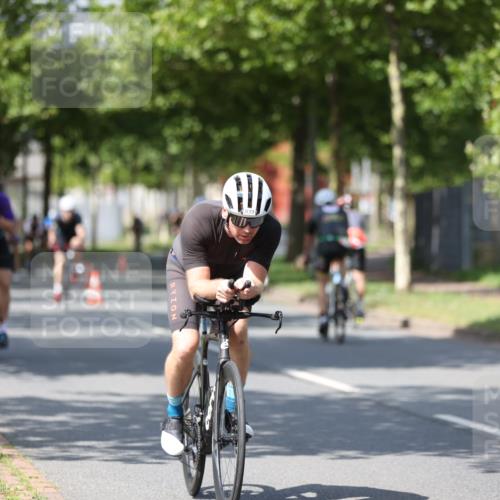 10.08.2025 - GEWOBA Citytriathlon Bremen Yannick Fuchs http://msf.ph/oto/8548941 10.08.2025 12:15:46 Radfahren 600, 626, 641, 682, 715, 824, 836, 839, 840, 859, 891, 1016, 1022 meine-sportfotos.de