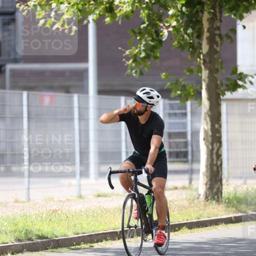 10.08.2025 - GEWOBA Citytriathlon Bremen Yannick Fuchs http://msf.ph/oto/8548947 10.08.2025 13:19:01 Radfahren 671, 709, 726, 899, 975 meine-sportfotos.de