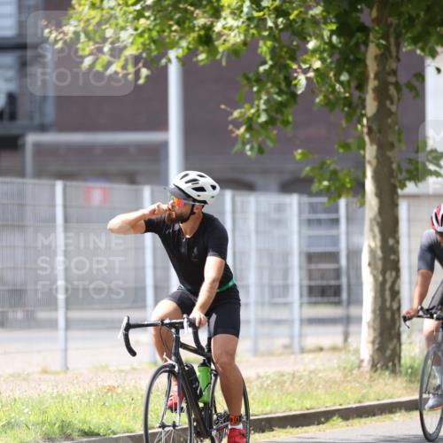 10.08.2025 - GEWOBA Citytriathlon Bremen Yannick Fuchs http://msf.ph/oto/8548950 10.08.2025 13:19:01 Radfahren 671, 709, 726, 899, 975 meine-sportfotos.de