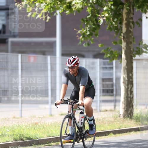 10.08.2025 - GEWOBA Citytriathlon Bremen Yannick Fuchs http://msf.ph/oto/8548953 10.08.2025 13:19:02 Radfahren 671, 709, 726, 899, 975, 1002 meine-sportfotos.de