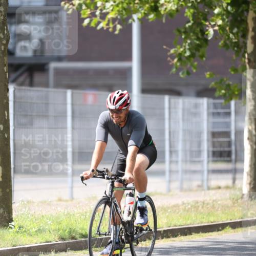 10.08.2025 - GEWOBA Citytriathlon Bremen Yannick Fuchs http://msf.ph/oto/8548955 10.08.2025 13:19:02 Radfahren 671, 709, 726, 899, 975, 1002 meine-sportfotos.de