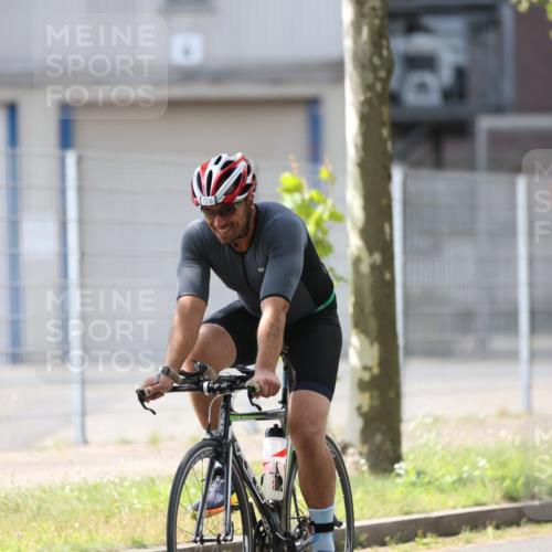 10.08.2025 - GEWOBA Citytriathlon Bremen Yannick Fuchs http://msf.ph/oto/8548956 10.08.2025 13:19:03 Radfahren 671, 709, 726, 899, 975, 1002 meine-sportfotos.de