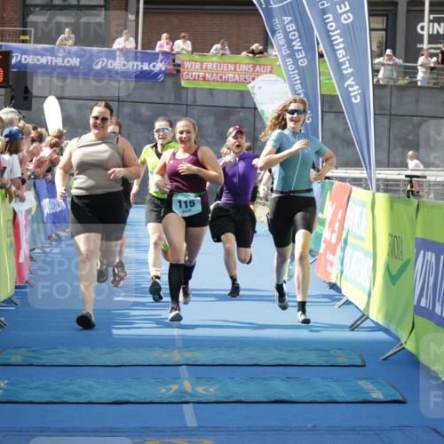 10.08.2025 - GEWOBA Citytriathlon Bremen H.Heesch http://msf.ph/oto/8548958 10.08.2025 11:35:48 Ziel 115, 125, 247 meine-sportfotos.de