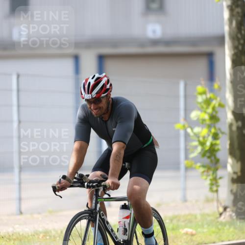 10.08.2025 - GEWOBA Citytriathlon Bremen Yannick Fuchs http://msf.ph/oto/8548959 10.08.2025 13:19:03 Radfahren 671, 709, 726, 899, 975, 1002 meine-sportfotos.de