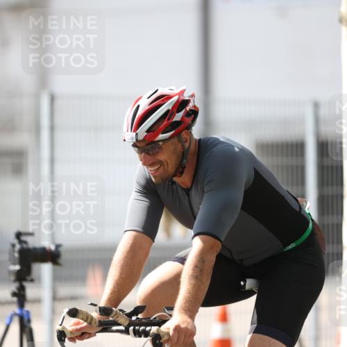 10.08.2025 - GEWOBA Citytriathlon Bremen Yannick Fuchs http://msf.ph/oto/8548964 10.08.2025 13:19:04 Radfahren 671, 709, 726, 899, 975, 1002 meine-sportfotos.de