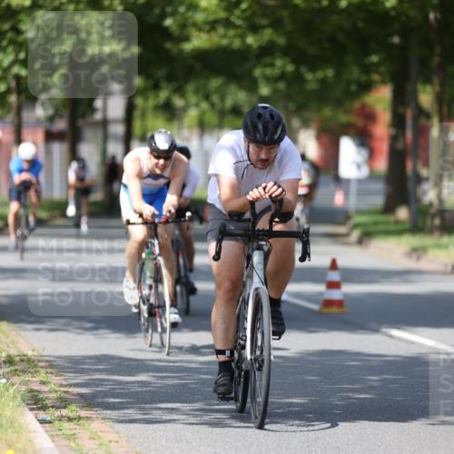 10.08.2025 - GEWOBA Citytriathlon Bremen Yannick Fuchs http://msf.ph/oto/8548971 10.08.2025 12:15:49 Radfahren 600, 626, 641, 682, 686, 707, 715, 824, 836, 839, 840, 859, 891, 1016, 1022 meine-sportfotos.de