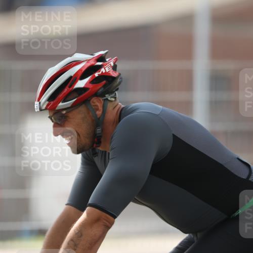 10.08.2025 - GEWOBA Citytriathlon Bremen Yannick Fuchs http://msf.ph/oto/8548974 10.08.2025 13:19:04 Radfahren 671, 709, 726, 899, 975, 1002 meine-sportfotos.de