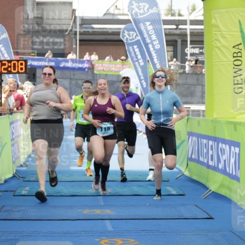 10.08.2025 - GEWOBA Citytriathlon Bremen H.Heesch http://msf.ph/oto/8548975 10.08.2025 11:35:49 Ziel 115, 125, 247 meine-sportfotos.de