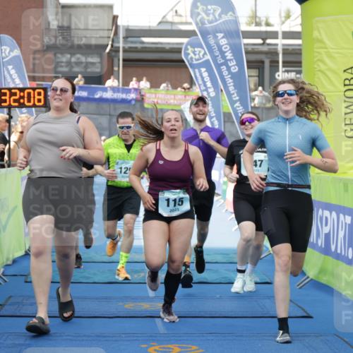 10.08.2025 - GEWOBA Citytriathlon Bremen H.Heesch http://msf.ph/oto/8548981 10.08.2025 11:35:50 Ziel 115, 125, 247 meine-sportfotos.de
