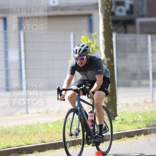 10.08.2025 - GEWOBA Citytriathlon Bremen Yannick Fuchs http://msf.ph/oto/8548982 10.08.2025 13:19:13 Radfahren 671, 762, 803, 899, 983, 1002 meine-sportfotos.de
