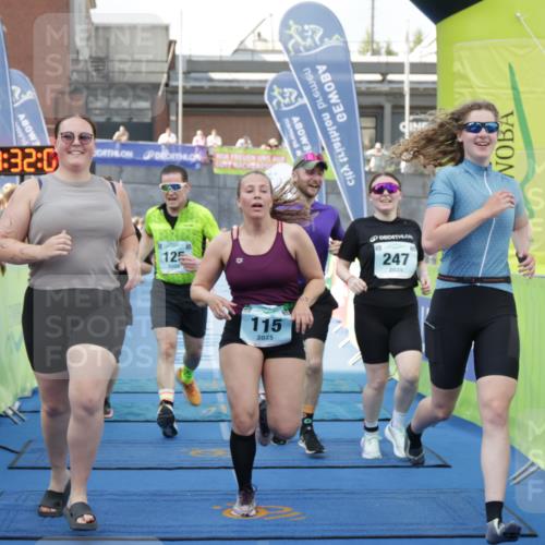 10.08.2025 - GEWOBA Citytriathlon Bremen H.Heesch http://msf.ph/oto/8548984 10.08.2025 11:35:50 Ziel 115, 125, 247 meine-sportfotos.de