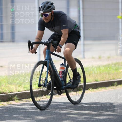 10.08.2025 - GEWOBA Citytriathlon Bremen Yannick Fuchs http://msf.ph/oto/8548987 10.08.2025 13:19:14 Radfahren 671, 762, 803, 899, 983, 1002 meine-sportfotos.de