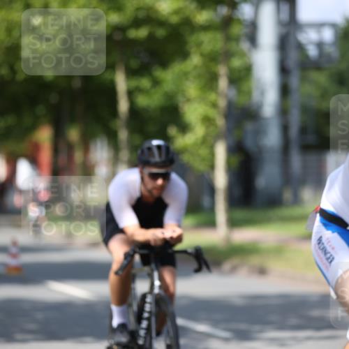 10.08.2025 - GEWOBA Citytriathlon Bremen Yannick Fuchs http://msf.ph/oto/8548988 10.08.2025 12:15:51 Radfahren 600, 626, 641, 682, 686, 707, 715, 824, 836, 839, 840, 859, 891, 1016, 1022 meine-sportfotos.de